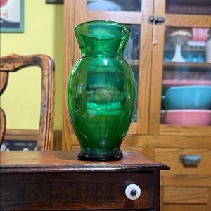 Vintage emerald Green Glass Decorative Vase